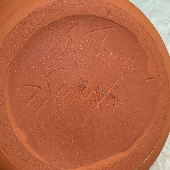 Native American Sioux Etched Pottery Vase signed S. Thunder  7/Sioux - Picture 4 of 7